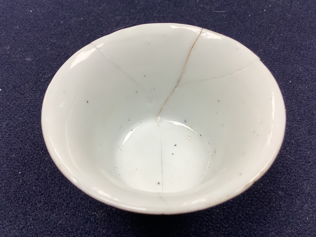 Two 19th century blue and white Chinese tea bowls and a 19th century snuff bottle, 9cm.